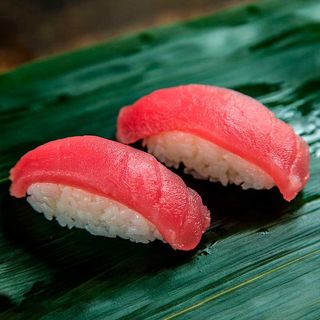 202. Nigiri De Atún