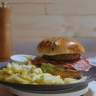 Chilly black angus burger cu cartofi prajiti 420 g