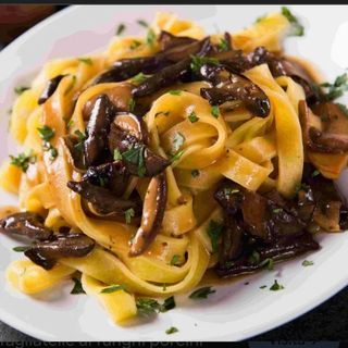fettuccine funghi porcini - a porzione