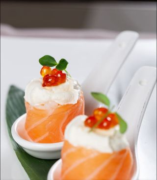 280. Gunkan spicy salmone alga