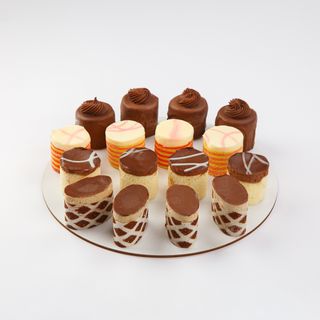 Ассорти муссовых пирожных (стандарт) (0,600 кг)