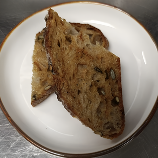 2 бр филийки хляб