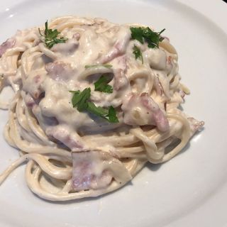 Menu (1)Espaguetis carbonara   (2)Churrasco