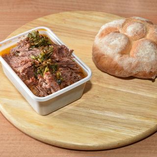 Bollito 4 porzioni, sale, pepe, salsa verde e 4 panini rosetta