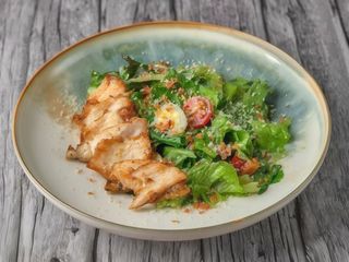 Салат із Куркою (220g)