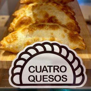 Empanada de Cuatro Quesos - Gourmet (1 Ud.)