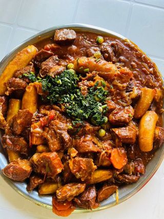 1 kg fried pork with avocado, cabbage & matooke