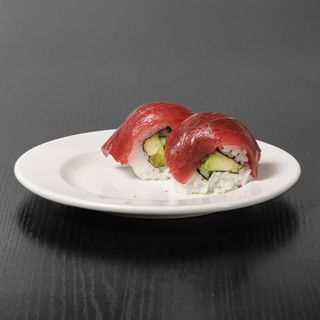 229 - Uramakis de atun, pepino y aguacate (8uds)