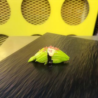 2 pz Nigiri de aguacate (2 pzs.)