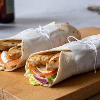 Wrap de pollo krispy + aguacate
