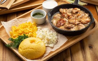 Tocana de porc cu mămăligă