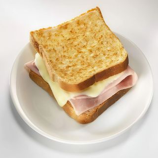 Sandwich mixto-tomate