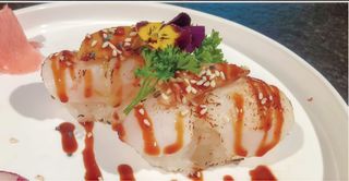 105a. Nigiri De Vieira Flameado (2 Pza.)