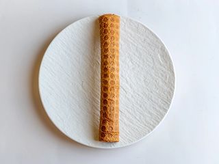 Трубочка зі згущеним молоком