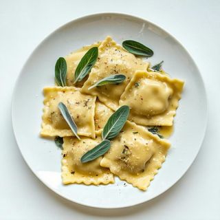 Ravioli burro e salvia