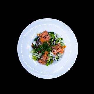 Salată de somon fumé