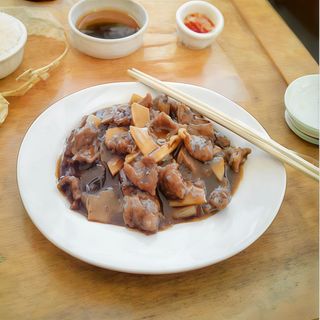 Ternera Con Bambú Y Setas Chinas