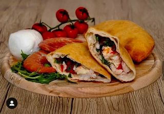 Gamberi, mozzarella, rucola, pomodorini freschi