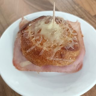 Ensaimada  jamón dulce
