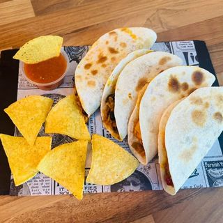 > TACOS DE POLLO CHIPOTLE CON JALAPEÑOS (4 UDS)