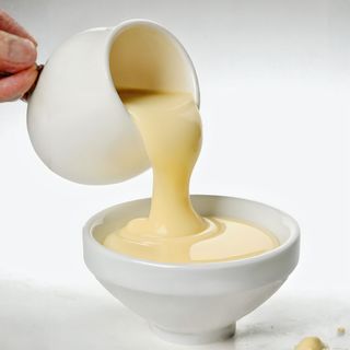 Tigela de Açaí com Leite Condensado