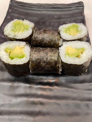 Makis de aguacate (6 pzas)