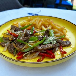 Мясо с картофелем фри