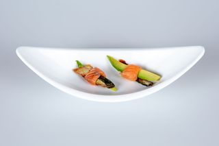 57. Involtini di salmone e cipolla