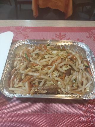127. Udon saltato con vitello e verdure
