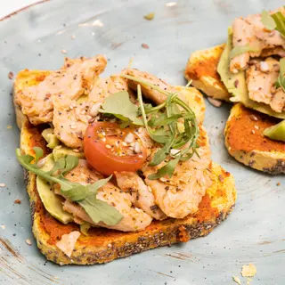 2 Tostas Veggie Con Heura, aguacate, sobrasada vegana