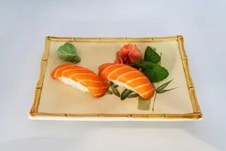 02Nigiri Sake (Salmon)