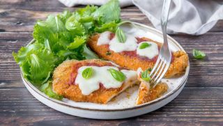 Milanese Con Salsa De Tomate