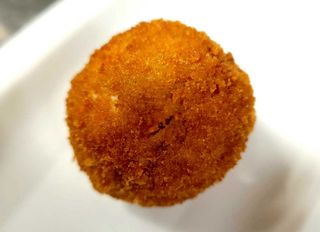 Croquetas de chorizo picante con huevo (1 Ud.)