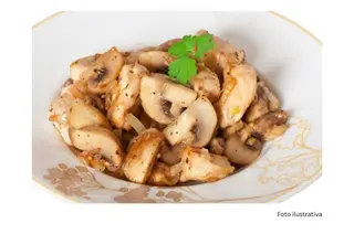 Brotes de bambú y setas chinas salteadas