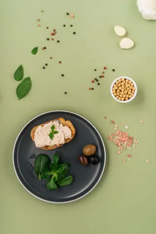 Pastă tartinabilă vegană ușor picantă