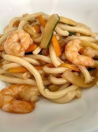 150. Yaki udon con gamberi