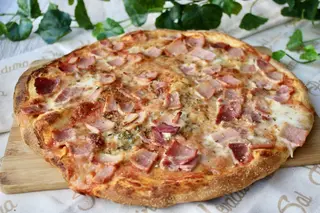 Pizze di prosciutto e funghi