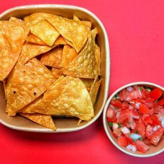 Totopos Crocantes Artesanales con Pico de Gallo