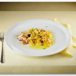 Huevos rotos de aldea con jamón