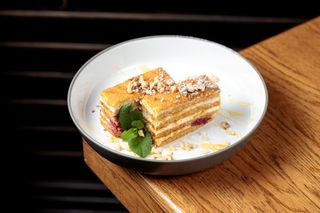 Медівник з вишнею (120г)