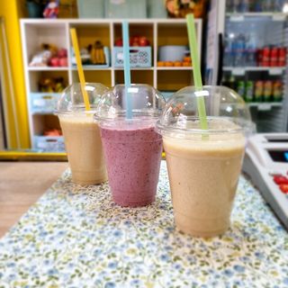 Смути Ягода, банан и мляко (300мл)