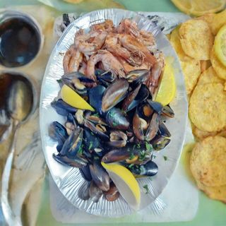 Черни миди на пара