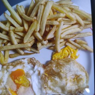Huevos Fritos Con Patatas