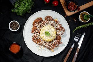 Pastramă de oaie în sos