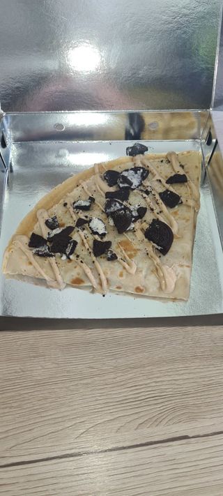 Crepa cu ciocolata Bueno, biscuiti Oreo