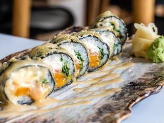 Crispy Salmon Cheese Maki / 6 szt.