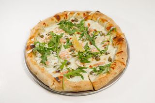 Піца з лососем