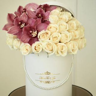 8 ყვავილები ყუთში