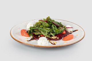 Салат из свеклы и шпината  