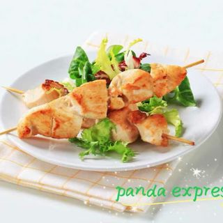 108. Yakitori pollo (2 Pzs.)